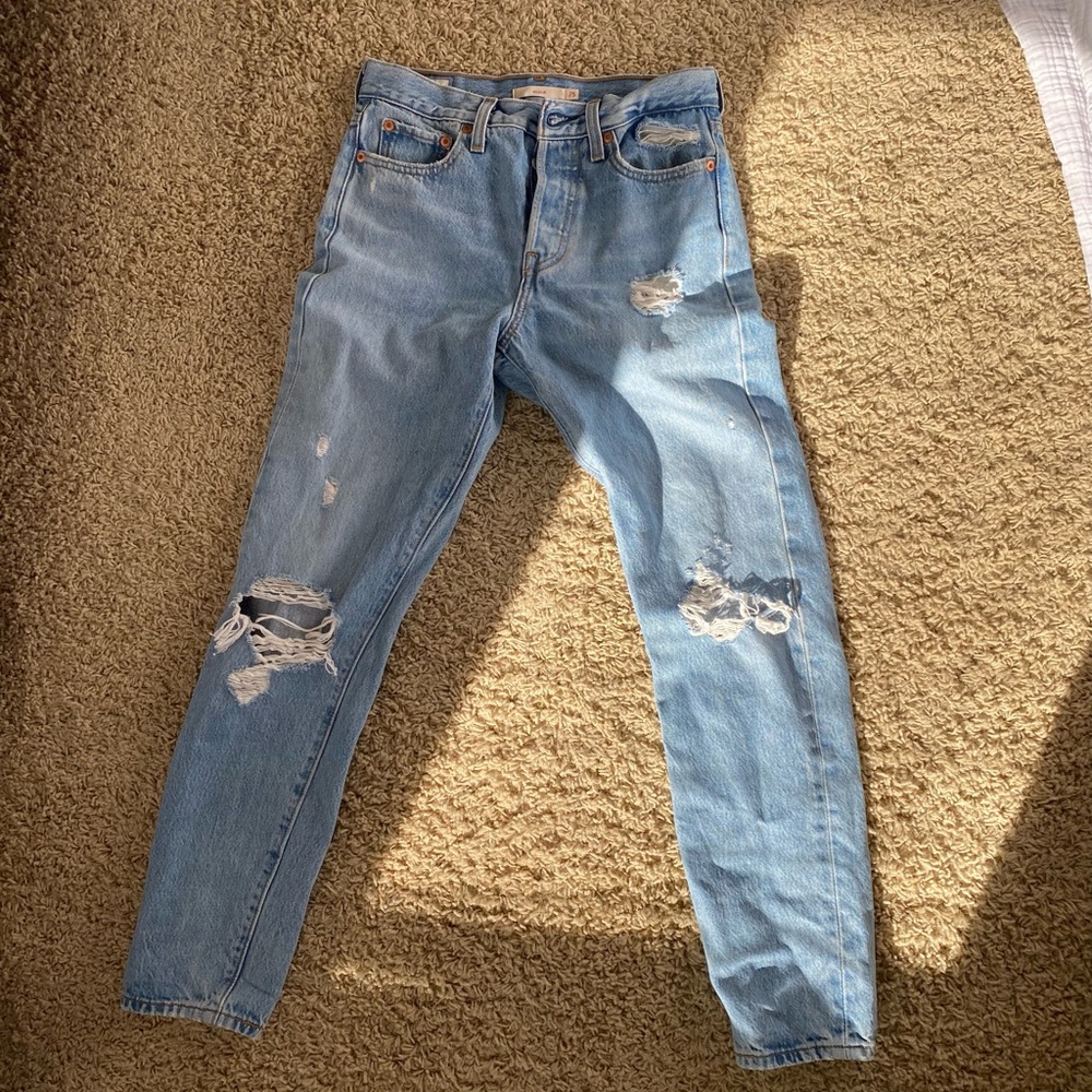 Levi’s Wedgie Jeans with rips size 25